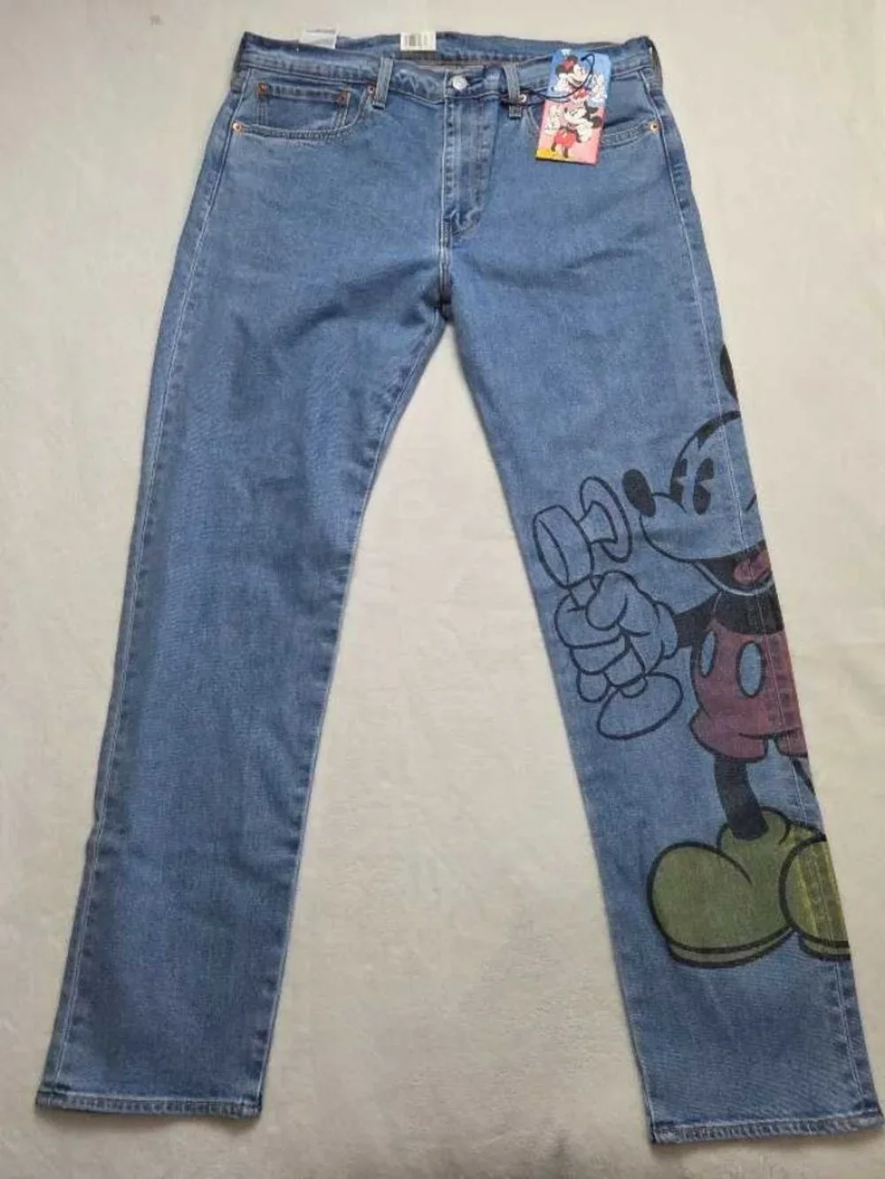 Levis more friends